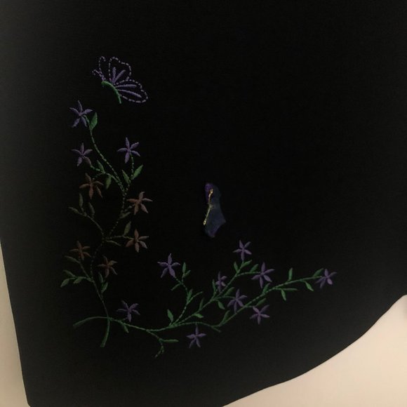 VINTAGE CDC BLACK SHIFT DRESS W/ FLORAL EMBROIDERY - Picture 3 of 4